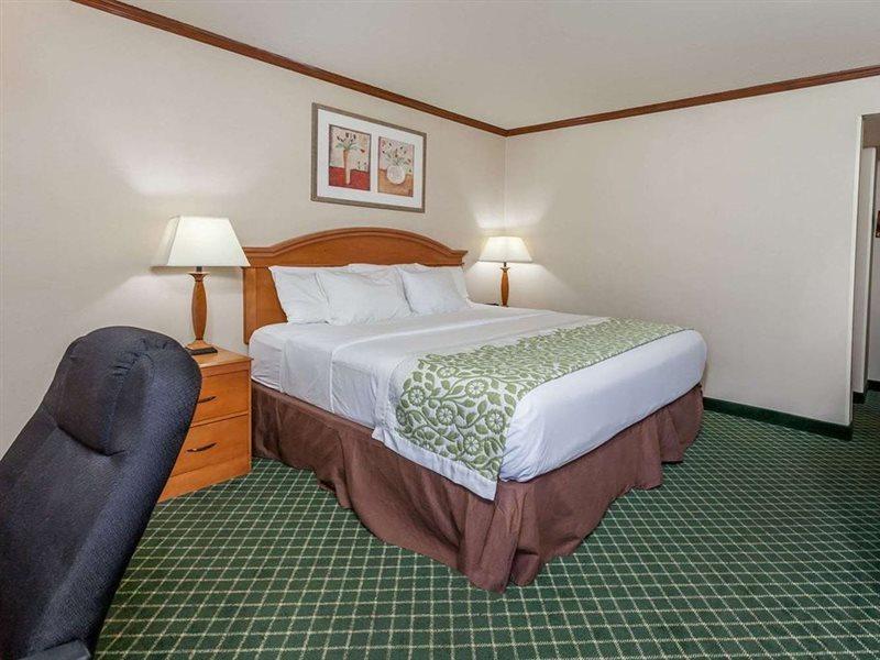 Days Inn & Suites By Wyndham Warren Luaran gambar