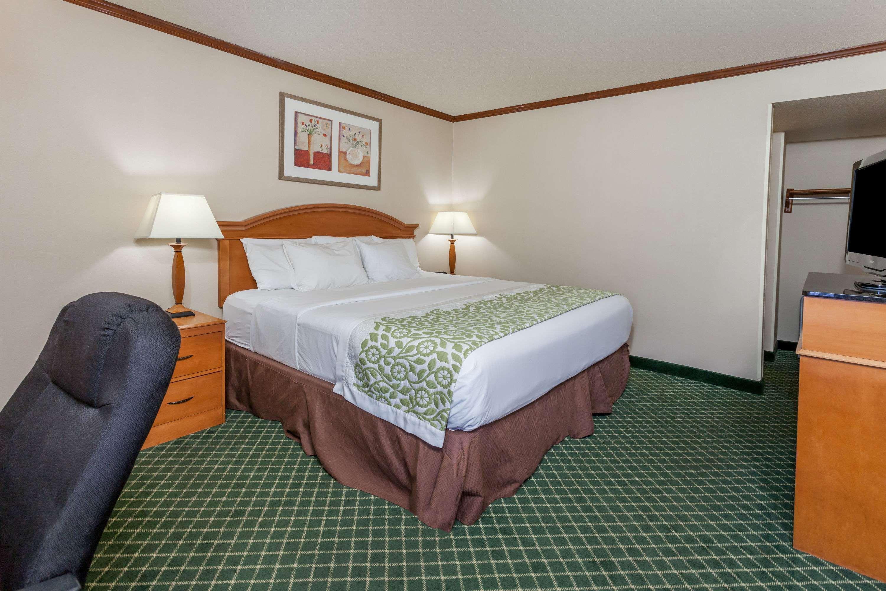 Days Inn & Suites By Wyndham Warren Luaran gambar