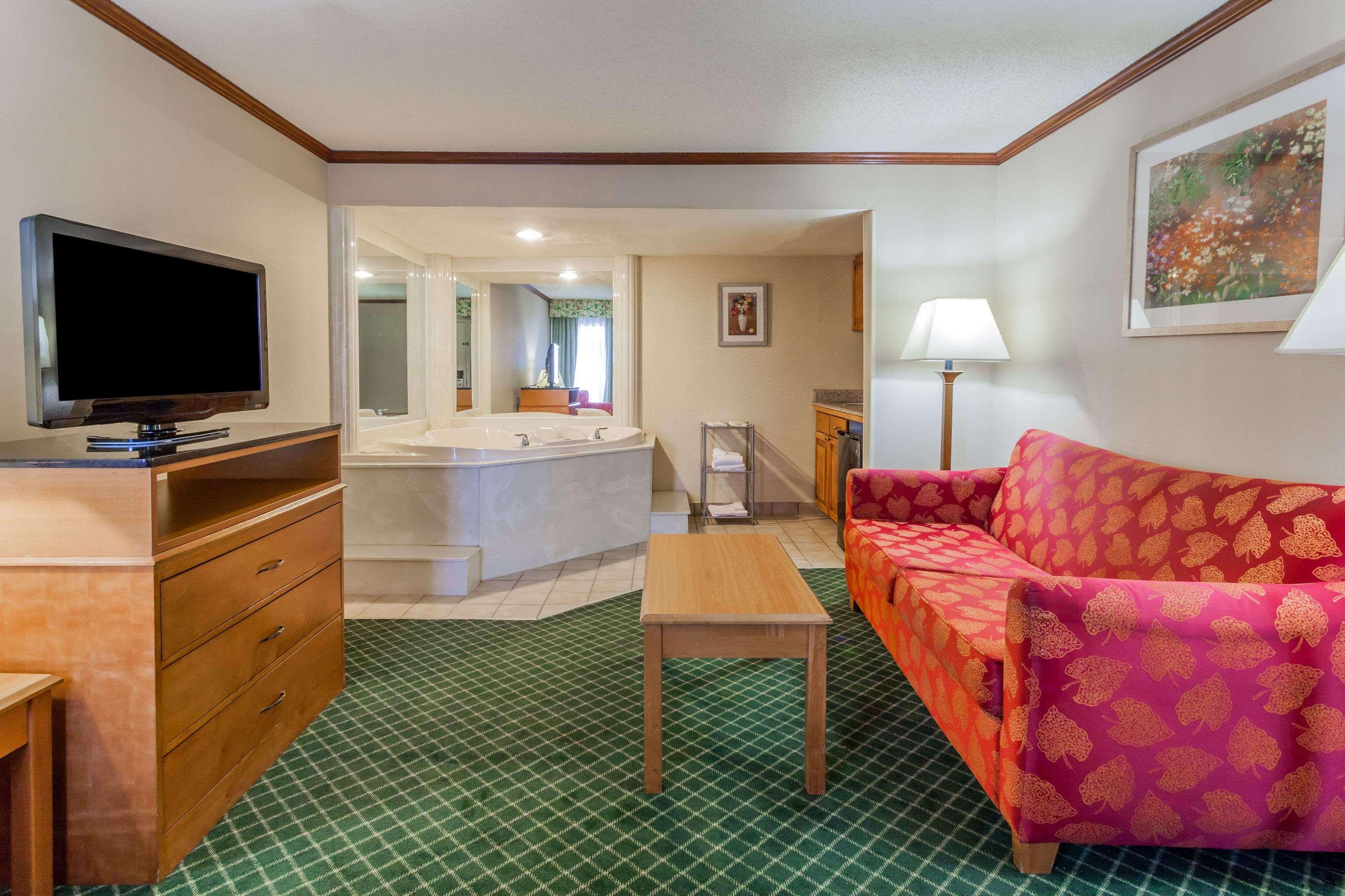 Days Inn & Suites By Wyndham Warren Luaran gambar