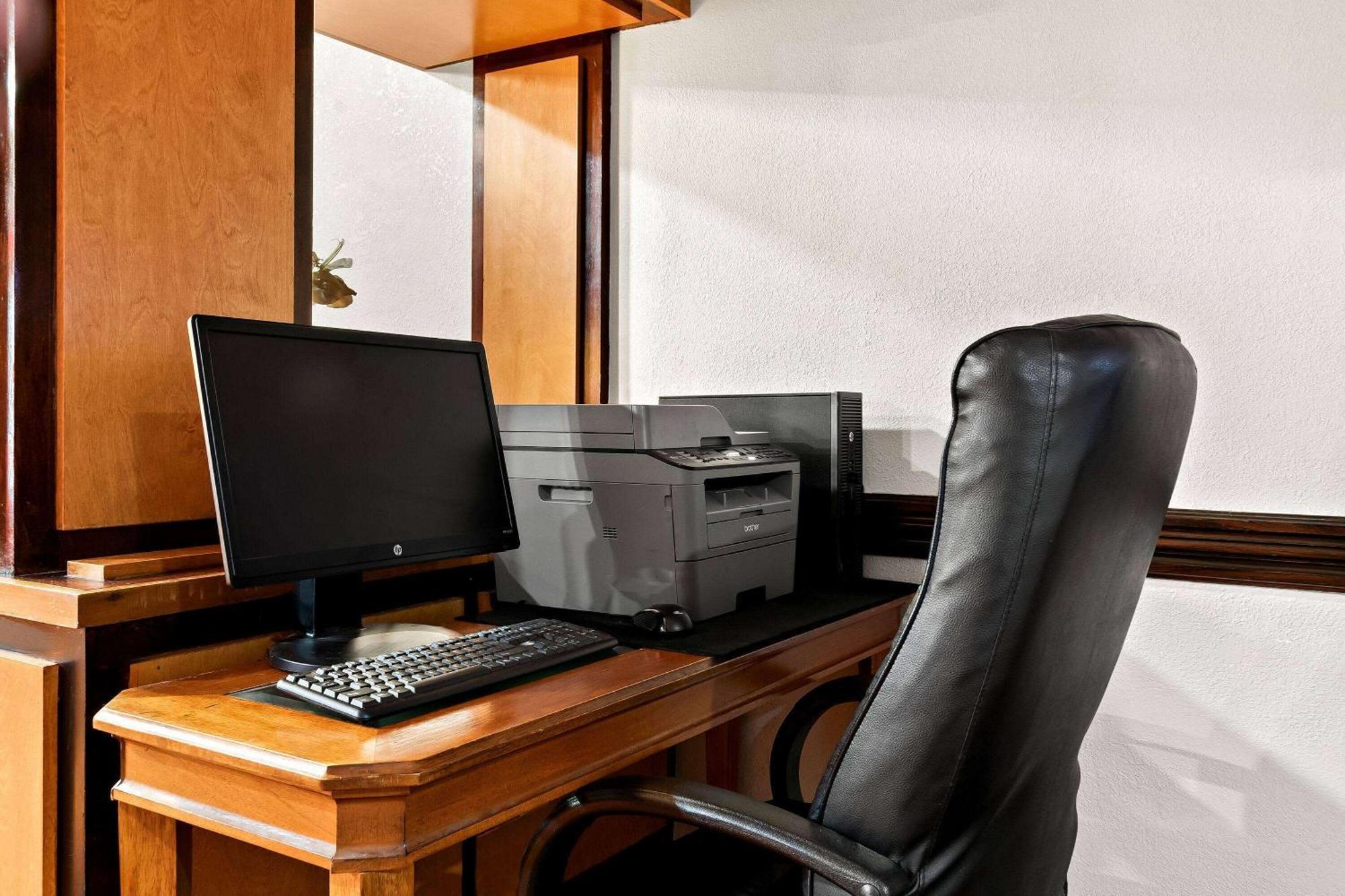Days Inn & Suites By Wyndham Warren Luaran gambar