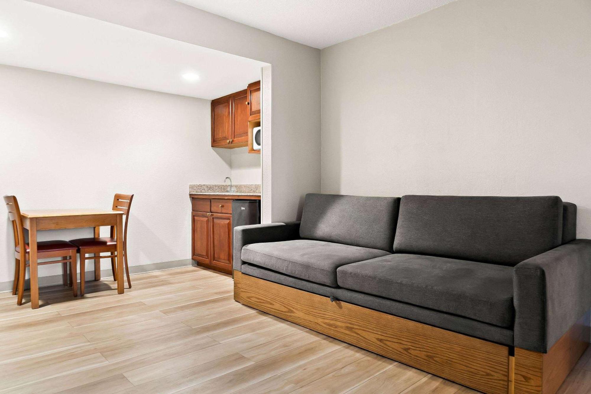 Days Inn & Suites By Wyndham Warren Luaran gambar