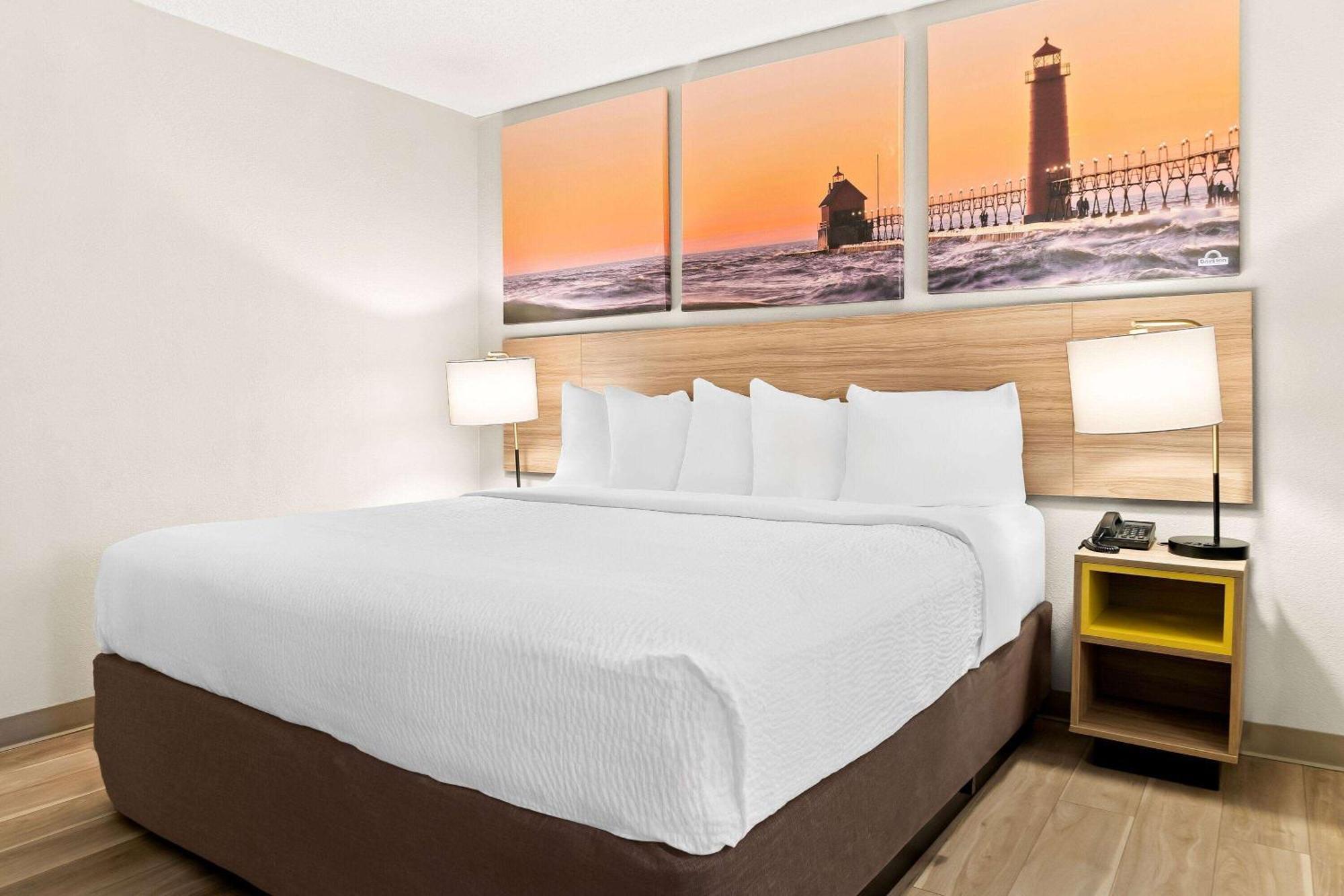 Days Inn & Suites By Wyndham Warren Luaran gambar
