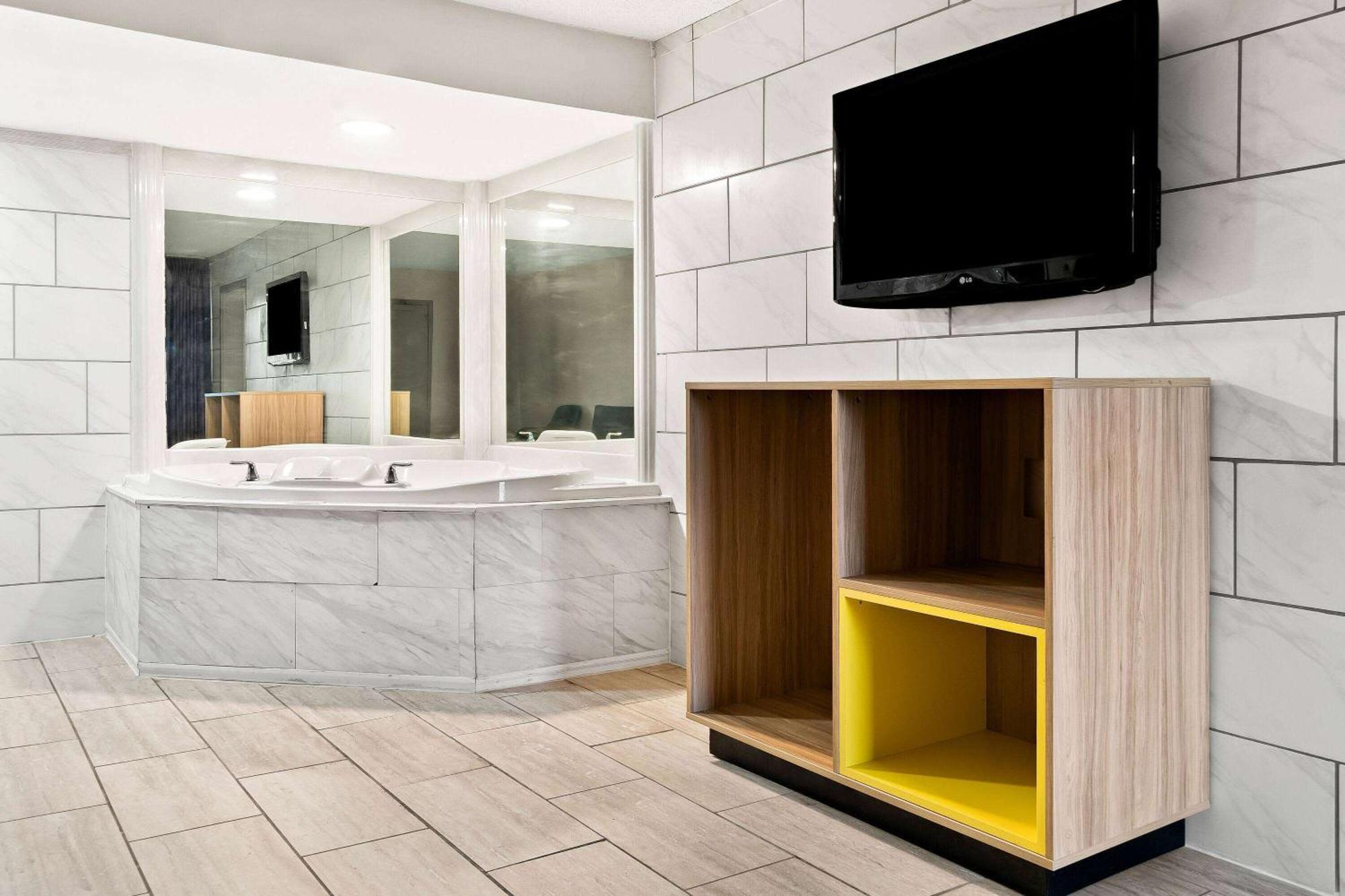Days Inn & Suites By Wyndham Warren Luaran gambar