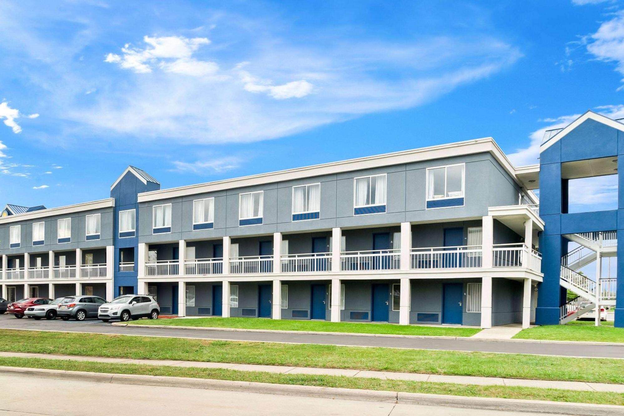 Days Inn & Suites By Wyndham Warren Luaran gambar